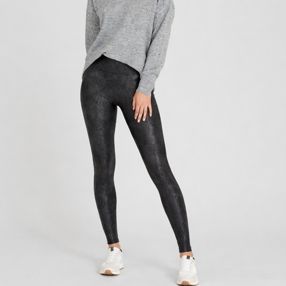 Spanx Women's Faux Leather Snakeskin Black Leggings Size Large EUC